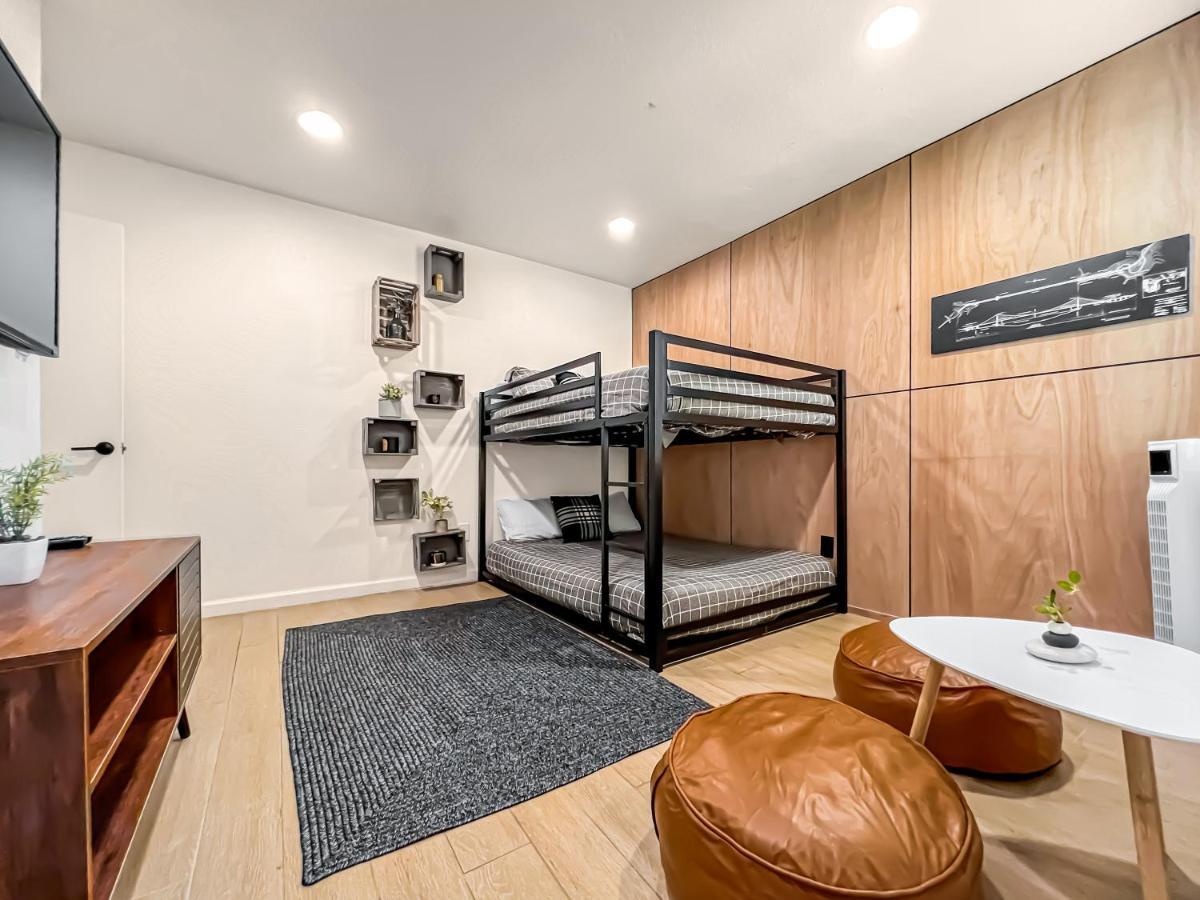 Open Airy Custom Designed Home - 2Kings - Sleeps 14 Хьюстон Экстерьер фото